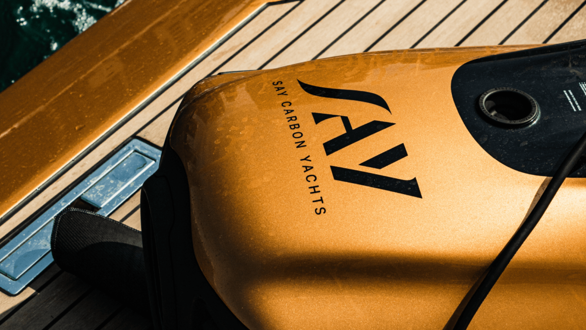 Say carbon fibre Yachts